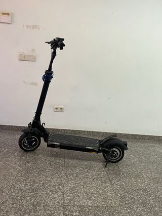 Patinete eléctrico negro
