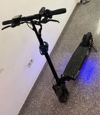 Patinete eléctrico negro