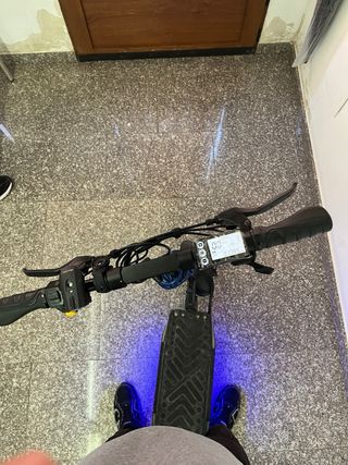 Patinete eléctrico negro