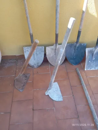 Lote de palas, picos y batideras