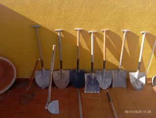 Lote de palas, picos y batideras