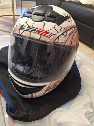 Chaqueta y casco moto chica