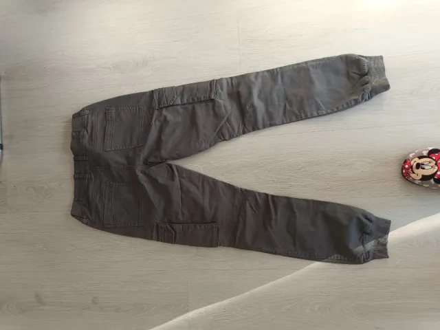 Pantalones cargo grises