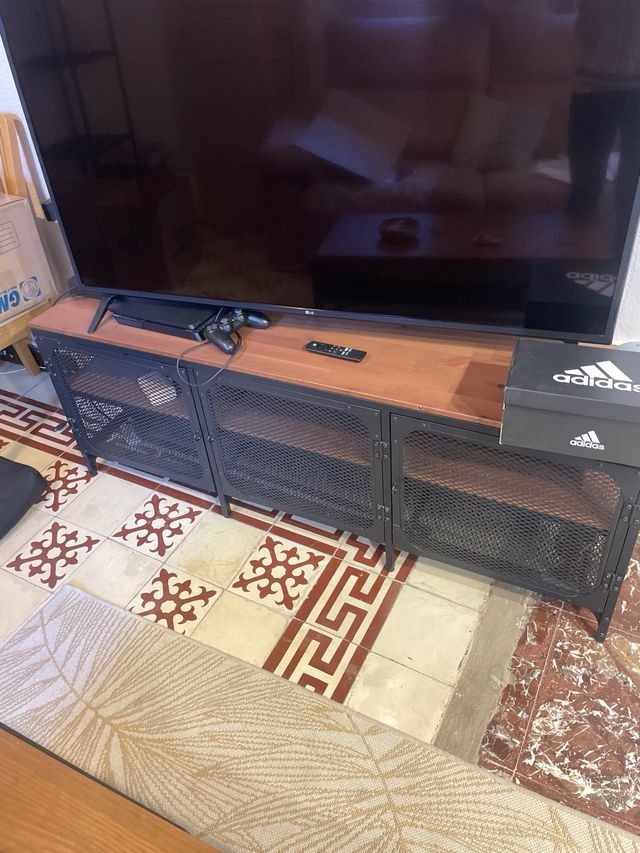 Mueble TV Negro y Madera