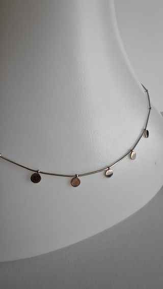 Collar de acero con monedas plateado nuevo