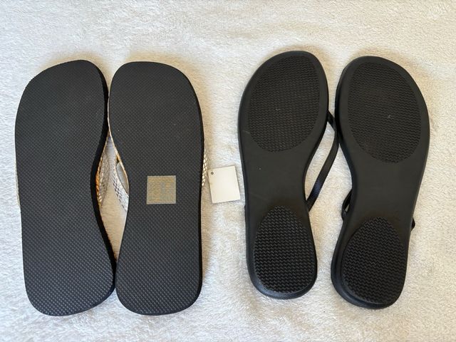 Lote 2 pares chanclas OLYNE y Angela Bernard.