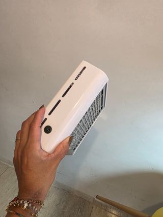 Aspirador de uñas blanco