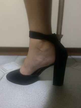 Scarpe con tacco e cinturino nero