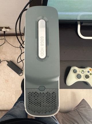 Xbox 360 60GB + 2 Controller + FIFA 13