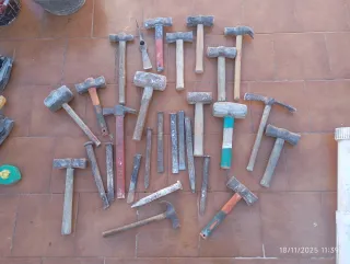 Lote de herramientas: macetas, corta fríos y pique