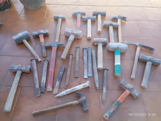 Lote de herramientas: macetas, corta fríos y pique