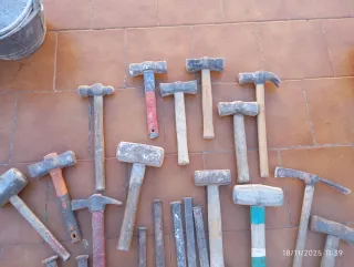 Lote de herramientas: macetas, corta fríos y pique