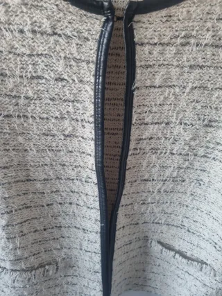 Chaqueta torera beige y negra