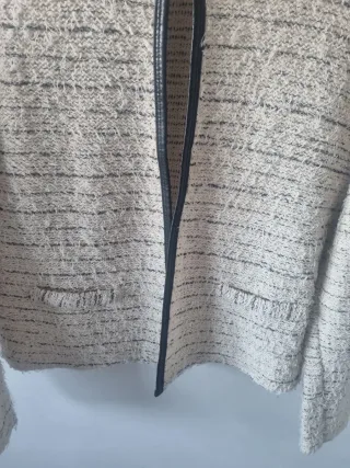 Chaqueta torera beige y negra