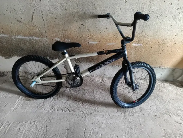 Bicicleta BMX Monty
