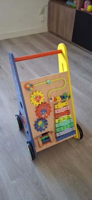 Andador de madera para bebés