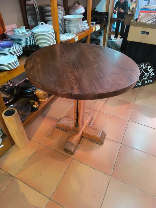 Mesita redonda madera estilo industrial