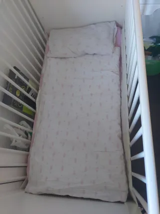 Cuna de bebé blanca