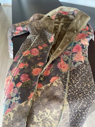 Abrigo estampado floral entallado