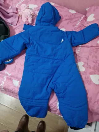 Mono de nieve azul para bebé