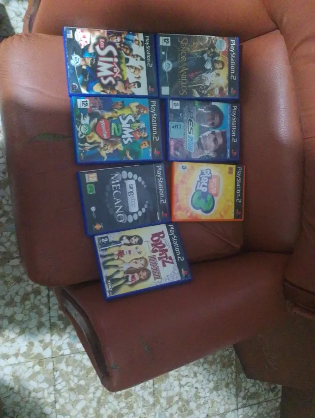 7 Juegos PlayStation 2 (PS2) pago en mano.