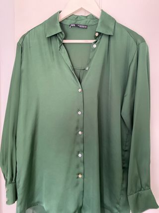 Camisa Zara verde satinada Talla M