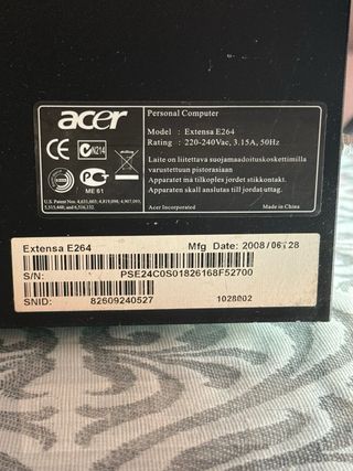 Ordenador Acer con teclado y ratón inalámbricos