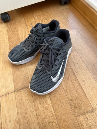 Nike Metcon Talla 42.5 Gris
