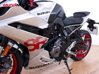 SUZUKI GSX-8R