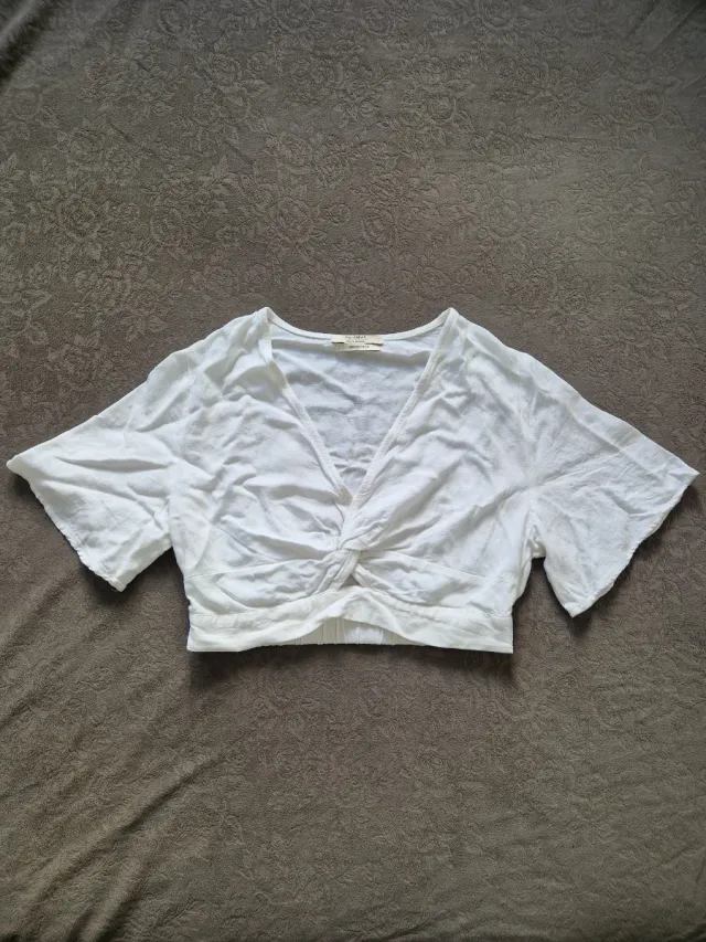 Blusa crop top blanca cuello V