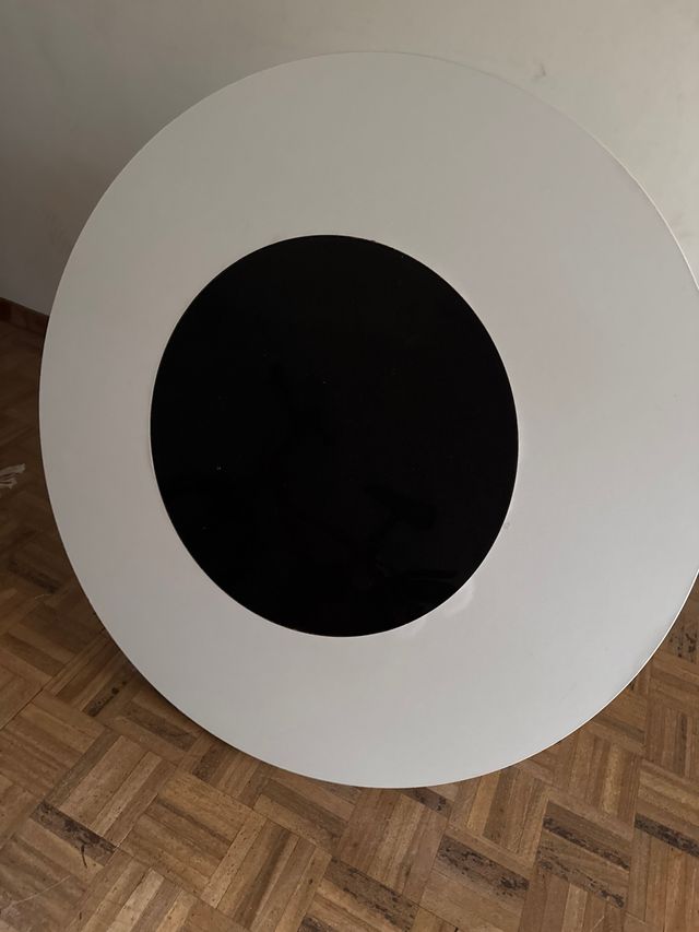 Mesa redonda salón blanca y negra