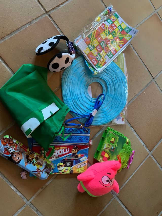 Lote de juguetes y baratijas para cabalgata reyes