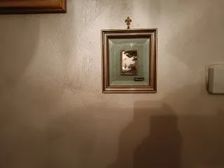 Quadro con cornice dorata tutti completi