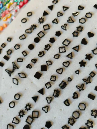 Pendientes infantiles variados,precio x expositor.