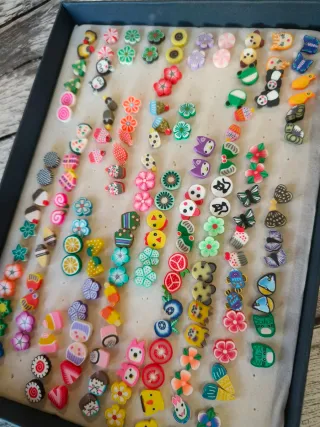 Pendientes infantiles variados,precio x expositor.