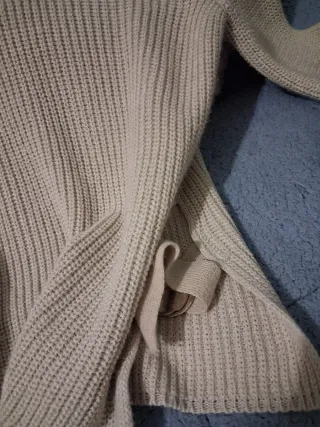 Jersey Stradivarius beige talla L o 40.