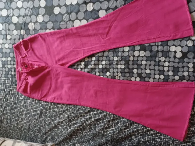 Pantaloni a zampa rosa taglia L