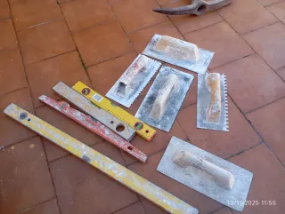 Niveles y llantas de albañil