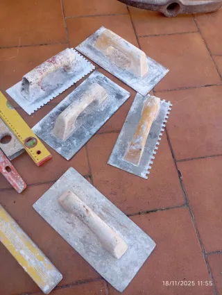 Niveles y llantas de albañil