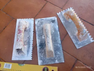 Niveles y llantas de albañil