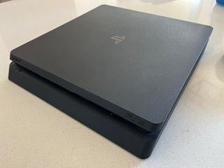 Consola PS4 (80€) + Mando Dualshock (20€)