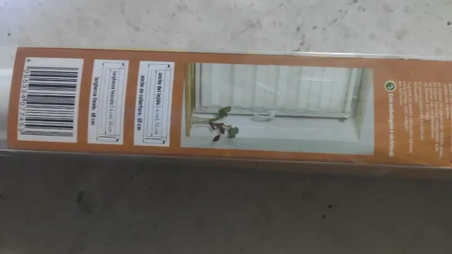 Tenda a rullo per finestra bianca