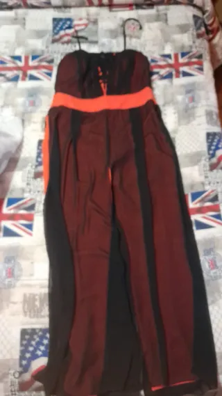 Tuta elegante nera e arancione