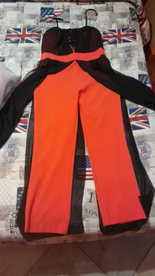 Tuta elegante nera e arancione