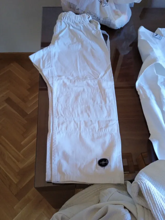 Kimono infantil blanco con pantalón