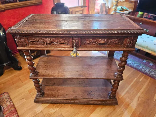 Mueble de madera con cajones