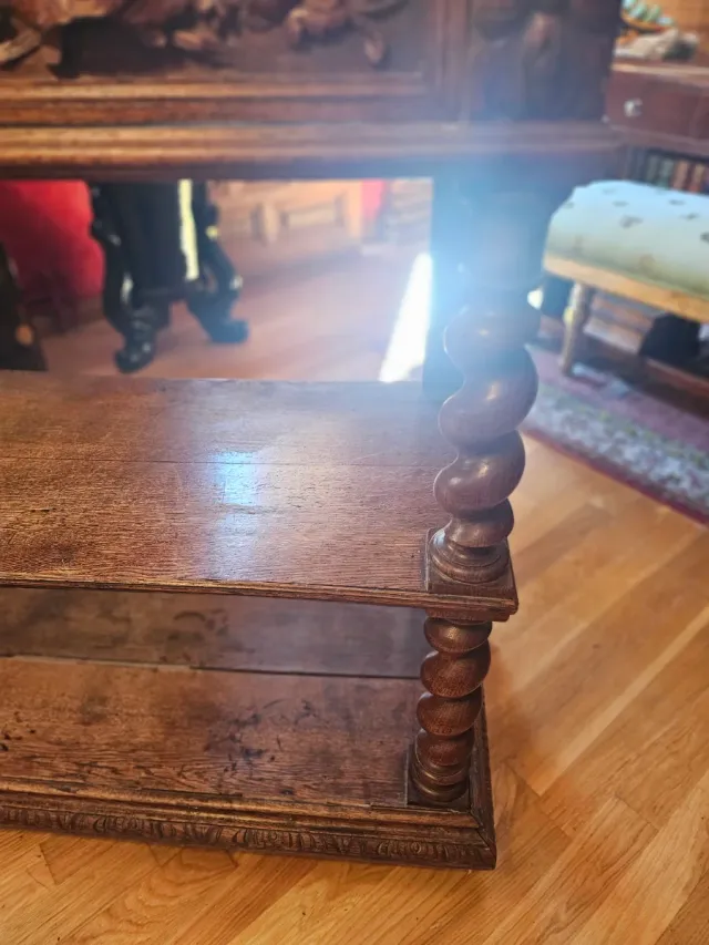 Mueble de madera con cajones