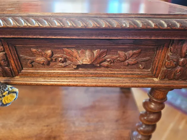 Mueble de madera con cajones