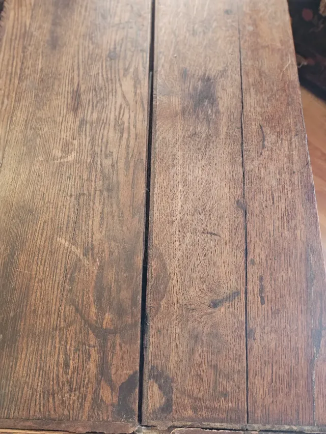 Mueble de madera con cajones