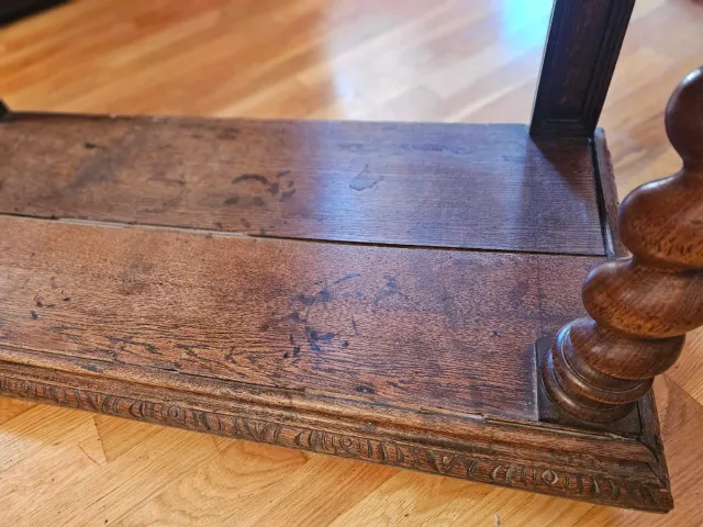 Mueble de madera con cajones